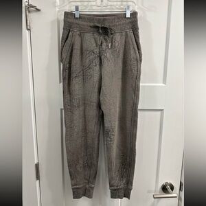 Lululemon Warm Down Jogger 7/8 Length
Thread Dye Rover Black Size 4